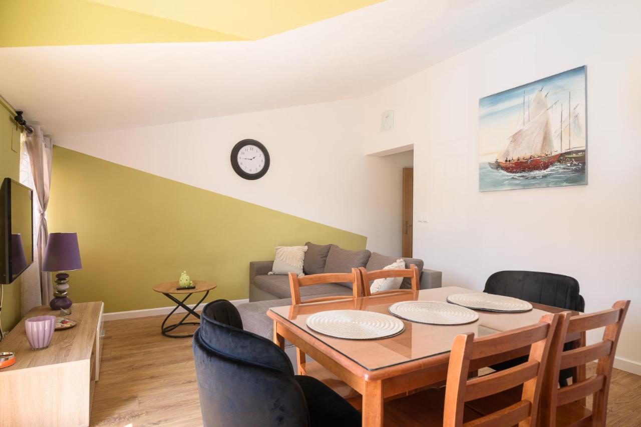 Vikeli Appartement Trogir Buitenkant foto