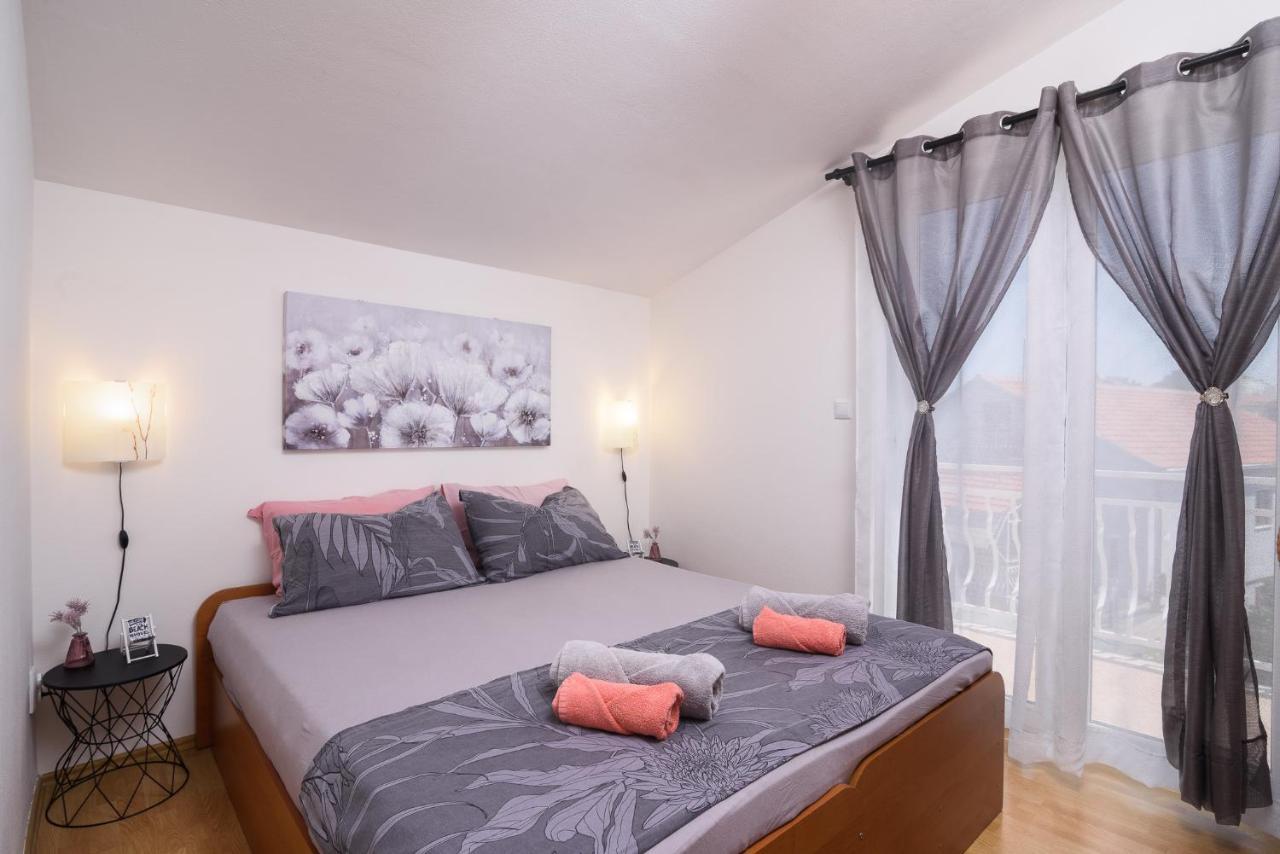 Vikeli Appartement Trogir Buitenkant foto