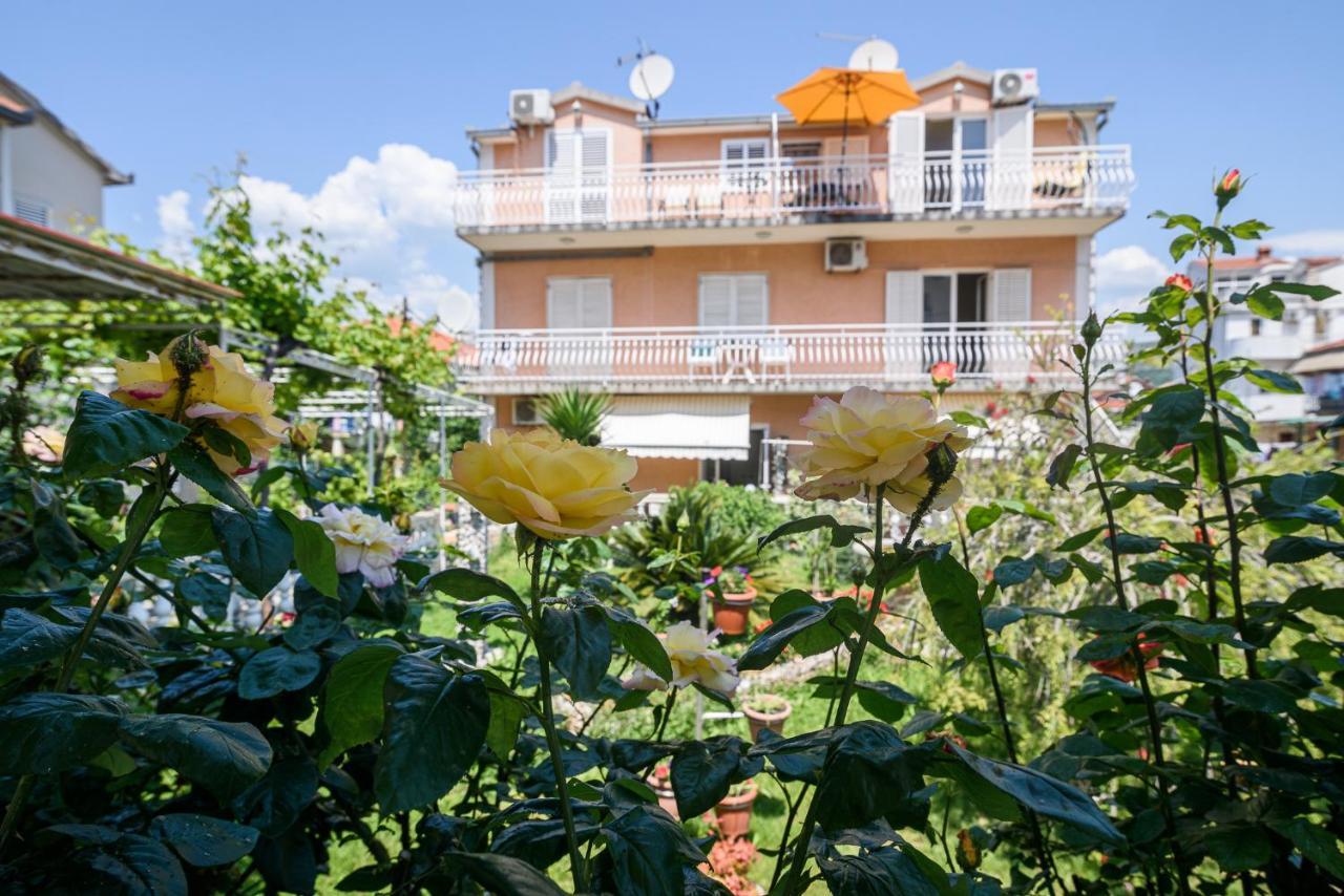 Vikeli Appartement Trogir Buitenkant foto